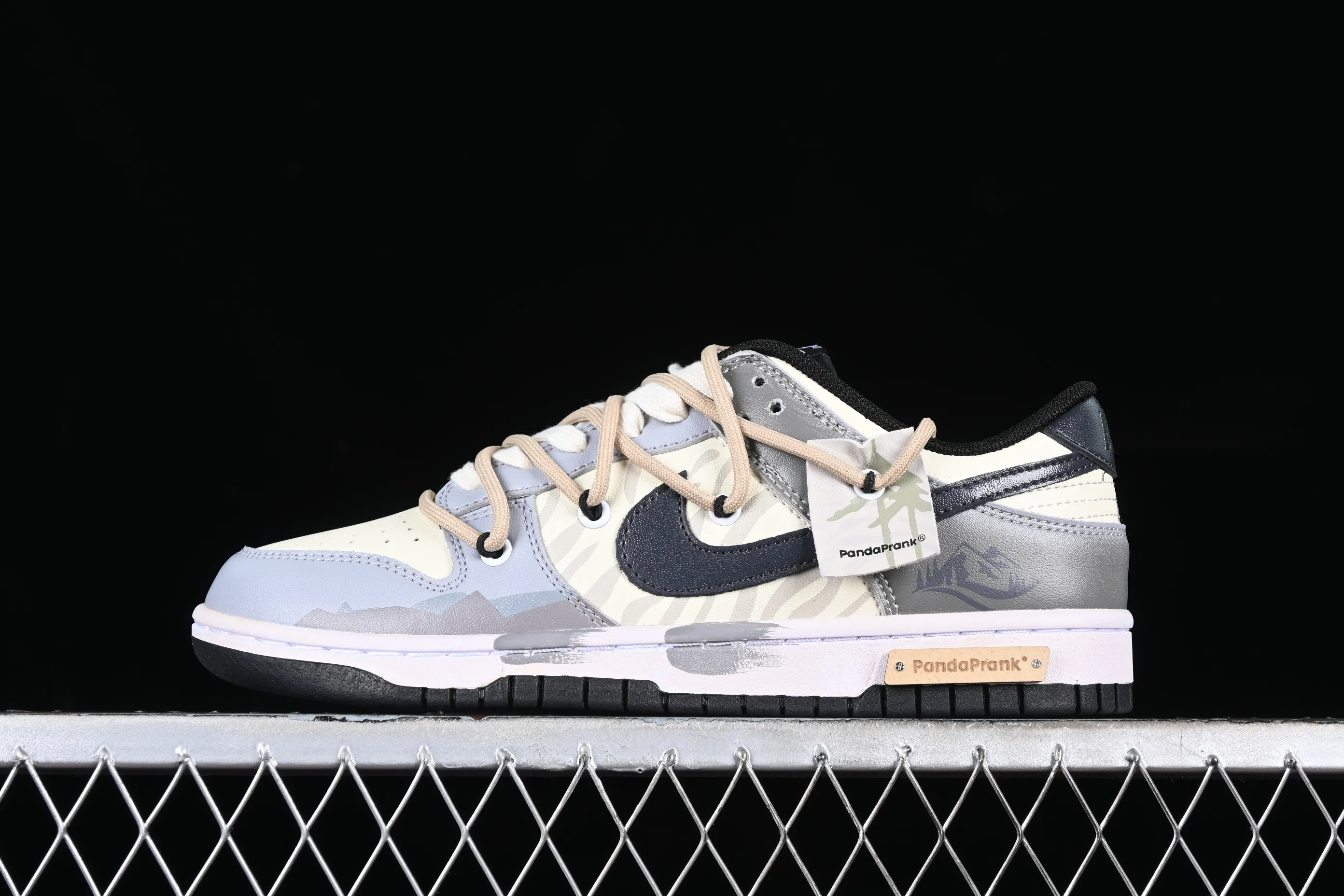 All Categories Nk SB Dunk Series Nk SB Dunk Low Low-top sneakers Nk Dunk Low Panda Prank-Jungle Crossing Crossing the Mountain to Enjoy Yourself Mountain Color SB Strap Low-top Casual Shoes FD0831-002